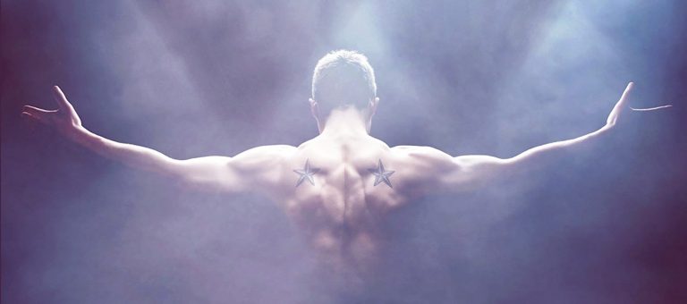 Six of Hearts &ndash; običajno dekle in iluzionist (recenzija)